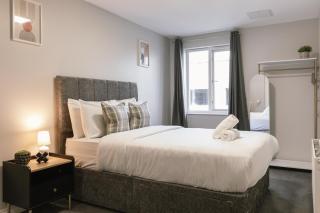 Chic 2-Bed, 2 Bath Apt in City Centre Sleeps 6, Free Secure Parking - 1