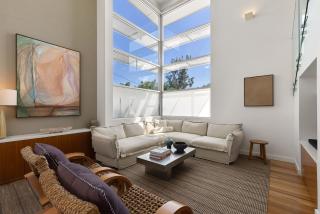 Anna Superbly Stylish Luxury Townhouse - 8