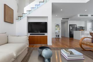 Anna Superbly Stylish Luxury Townhouse - 4