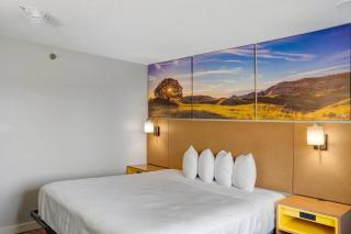 Days Inn by Wyndham Omaha - West Dodge - 1