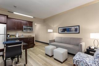 Hawthorn Extended Stay by Wyndham West Palm Beach Airport - 6