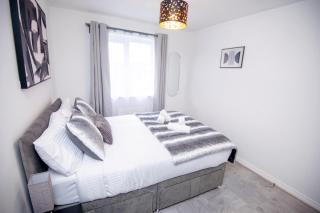 PG stays Spacious Entire 4 Bed house with Garden - 4