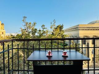 Cozy City Center Apartment - 3