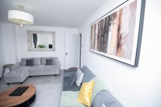 PG stays Spacious Entire 4 Bed house with Garden - 9