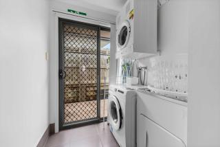 Charming 3-Bed Home Near Sunshine Coast - 5