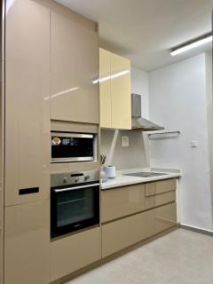 Luxury 2-Bed Apartment in Ikoyi with Pool & Gym - 9