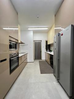 Luxury 2-Bed Apartment in Ikoyi with Pool & Gym - 7