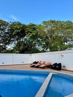 Luxury 2-Bed Apartment in Ikoyi with Pool & Gym - 2