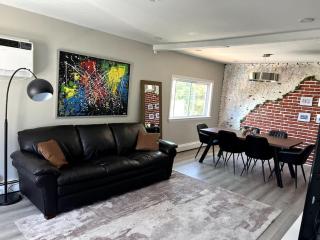 Stylish 3-Bedroom Stay Free Parking - 0