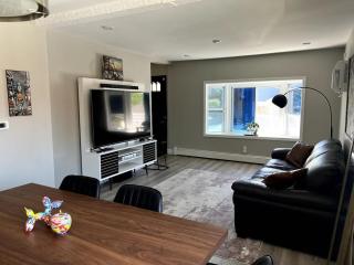 Stylish 3-Bedroom Stay Free Parking - 3