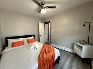 Stylish 3-Bedroom Stay Free Parking - 7