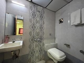 Hotel Kailash Park Near International Airport T2 Mumbai - 3