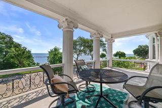 Gorgeous Historical Mansion on the Lake Front - 5