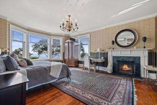 Gorgeous Historical Mansion on the Lake Front - 3