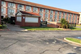 Broadway INN & SUITES OKC - 7