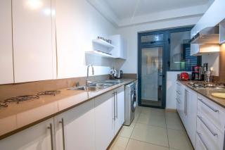 Azuri Ocean & Golf Village - Elegant 3-Bedroom Apartment with Private Garden, Beach & Pool Access in Roches Noires - 4