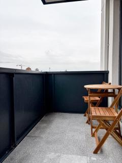 Sky Escape Airport Apartment With Parking - 8