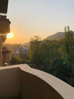 Majestic Comfort Inn - 1