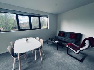 2 Bedrooms 2 Bathrooms 2 Parking FREE high speed WiFi - 5