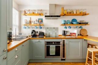 Cozy Cottage next to Newhaven Harbour - 3