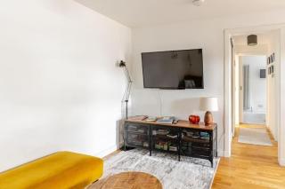 Cozy Cottage next to Newhaven Harbour - 2