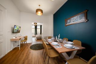 Majestic Square View Residence - 5