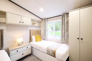 Sunbird Lodge with Hot Tub - 5