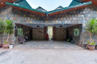 Murree Hills Executive 3 Bedroom Cottage with Scenic View - 5