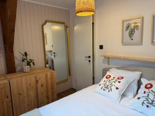 Forest Cabin Nest-Family Retreat for 7 with Sauna & Hot tub - 6