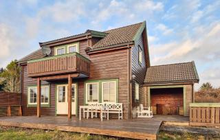 Beautiful Home In Bøvågen With Sauna - 1