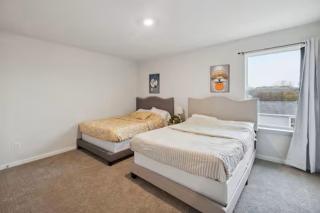 Luxurious Private Room, Parking, Garden, Close to Downtown Dallas - 7