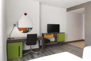 Hampton By Hilton Bogota Airport - 1