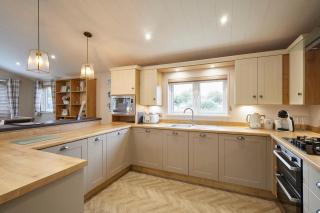 Kinship Lodge with Hot Tub - 3