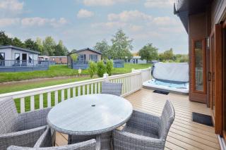 Kinship Lodge with Hot Tub - 8