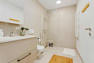 Luxury 2BR/2BTH Heart of downtown - Free Parking - 4