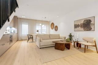 Beautiful 2BR/2BTH • Mid Central • Free parking - 1