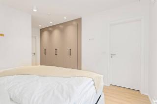 Stylish 2BR Retreat in City Center| Free Parking - 1