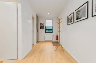 Luxury 2BR Retreat in City Center| Free Parking - 2