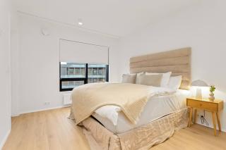 Luxury 2BR Retreat in City Center| Free Parking - 1