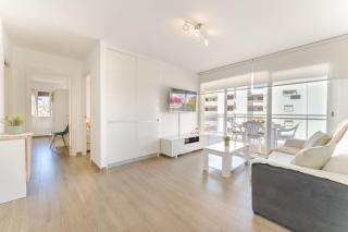 2-Bedroom Apartment with Terrace & Parking, 3 Min from Beach - 3