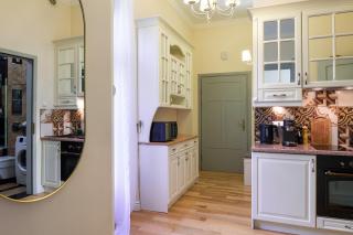 Discover Krakow Apartments - 8 Rakowicka St - Stylish Balcony Apartment with Netflix - 9