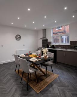 Stylish City Centre 2 bedroom Apartment- Arboretum Retreats - 7