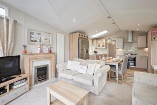 The Flamingo Lodge with Hot Tub - 4