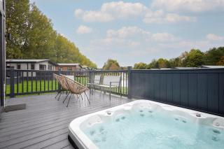 The Flamingo Lodge with Hot Tub - 0