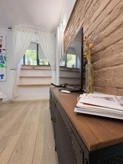 Gojdu Studio by the River - 7