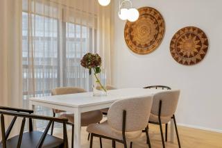 Premium 2BR Retreat in City Center| Free Parking - 3