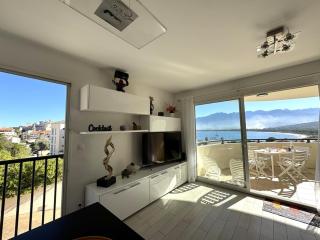 Terrasse vue mer et montagne – Calvi centre et plage - 0