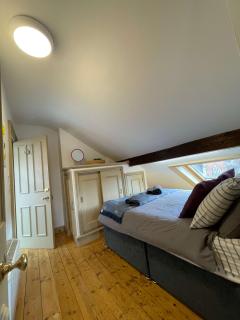 Worcester City Centre self check-in cosy loft apartment - 7