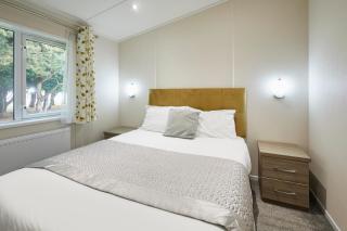 Reynards Retreat Lodge with Hot Tub - 5