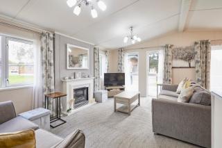 Reynards Retreat Lodge with Hot Tub - 7